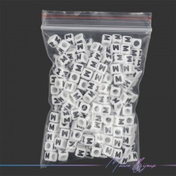 Passanti in Plastica Letterine Cubo "M" Bianco/Nero 6x6mm