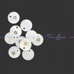 Nacre Letters D in Gold 13mm